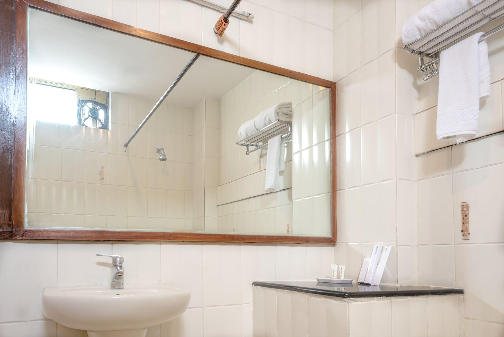 Treebo Trend Grand Plaza Nampally Hyderabad Ngoại thất bức ảnh