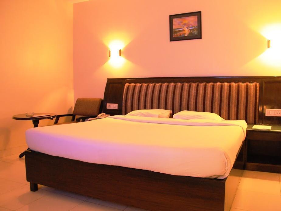 Treebo Trend Grand Plaza Nampally Hyderabad Ngoại thất bức ảnh
