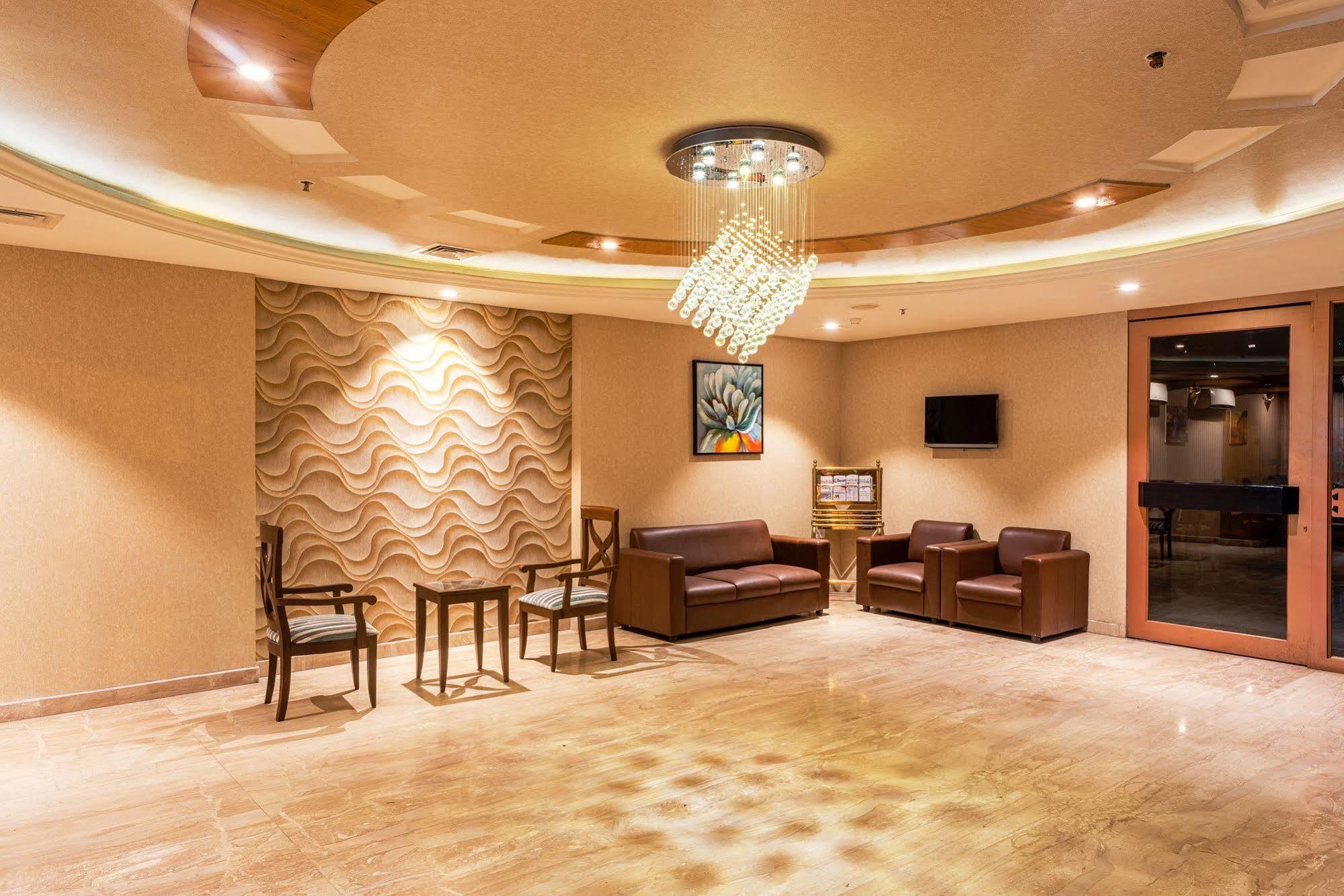 Treebo Trend Grand Plaza Nampally Hyderabad Ngoại thất bức ảnh