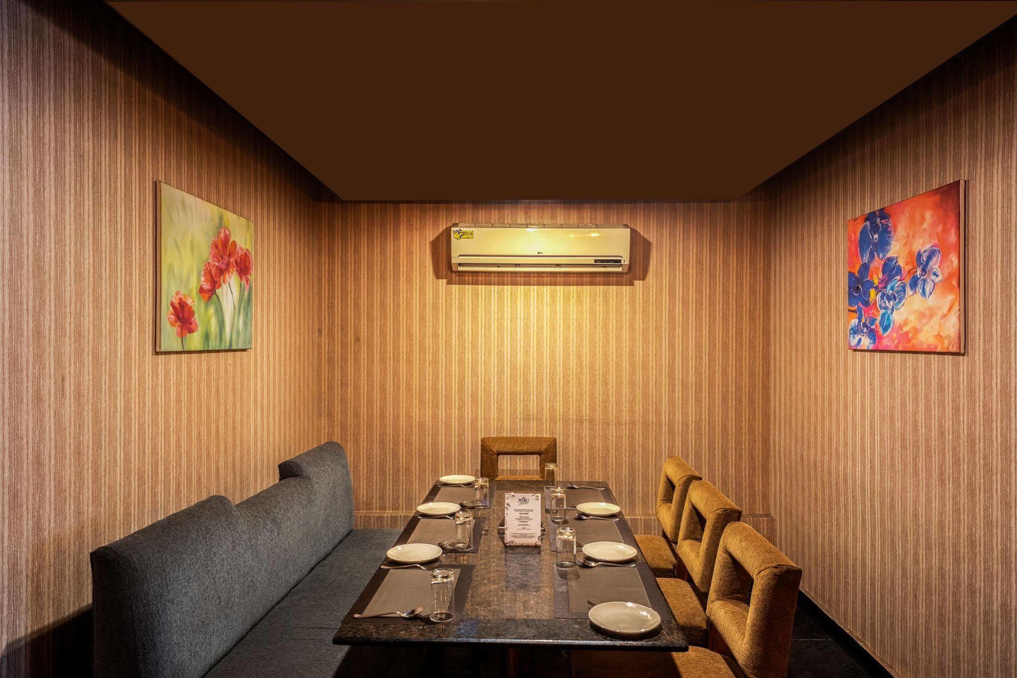 Treebo Trend Grand Plaza Nampally Hyderabad Ngoại thất bức ảnh