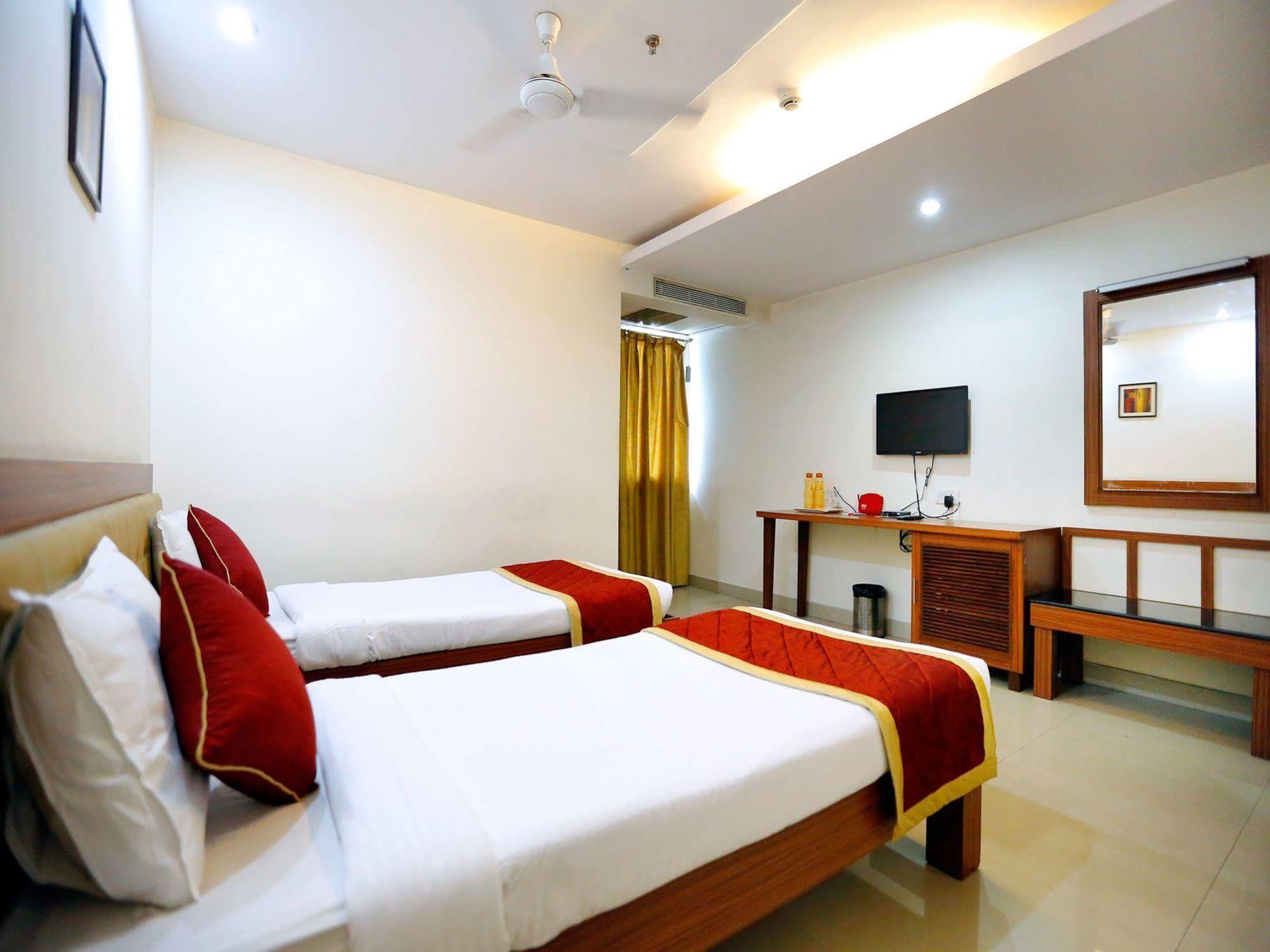 Treebo Trend Grand Plaza Nampally Hyderabad Ngoại thất bức ảnh