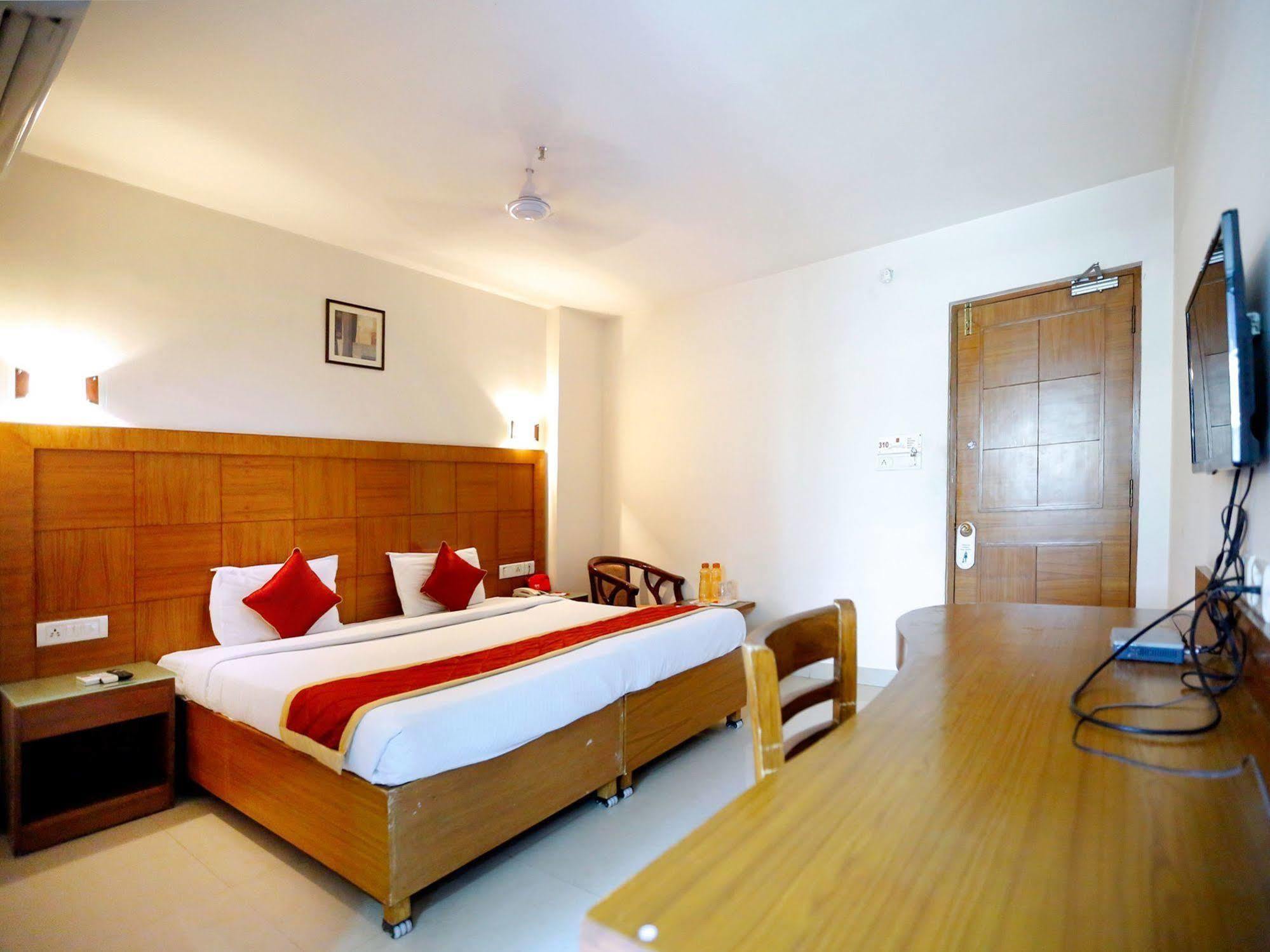 Treebo Trend Grand Plaza Nampally Hyderabad Ngoại thất bức ảnh