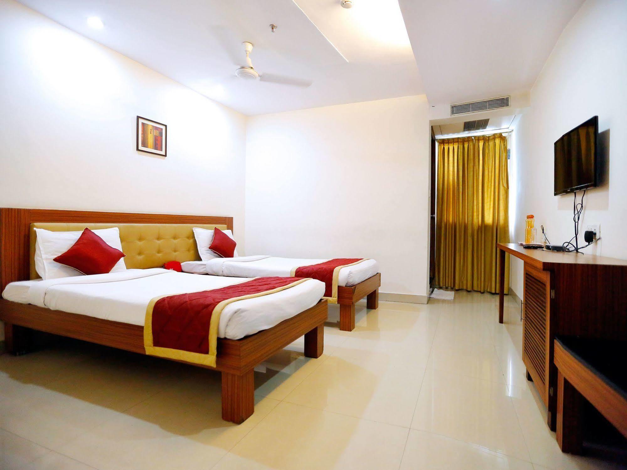 Treebo Trend Grand Plaza Nampally Hyderabad Ngoại thất bức ảnh