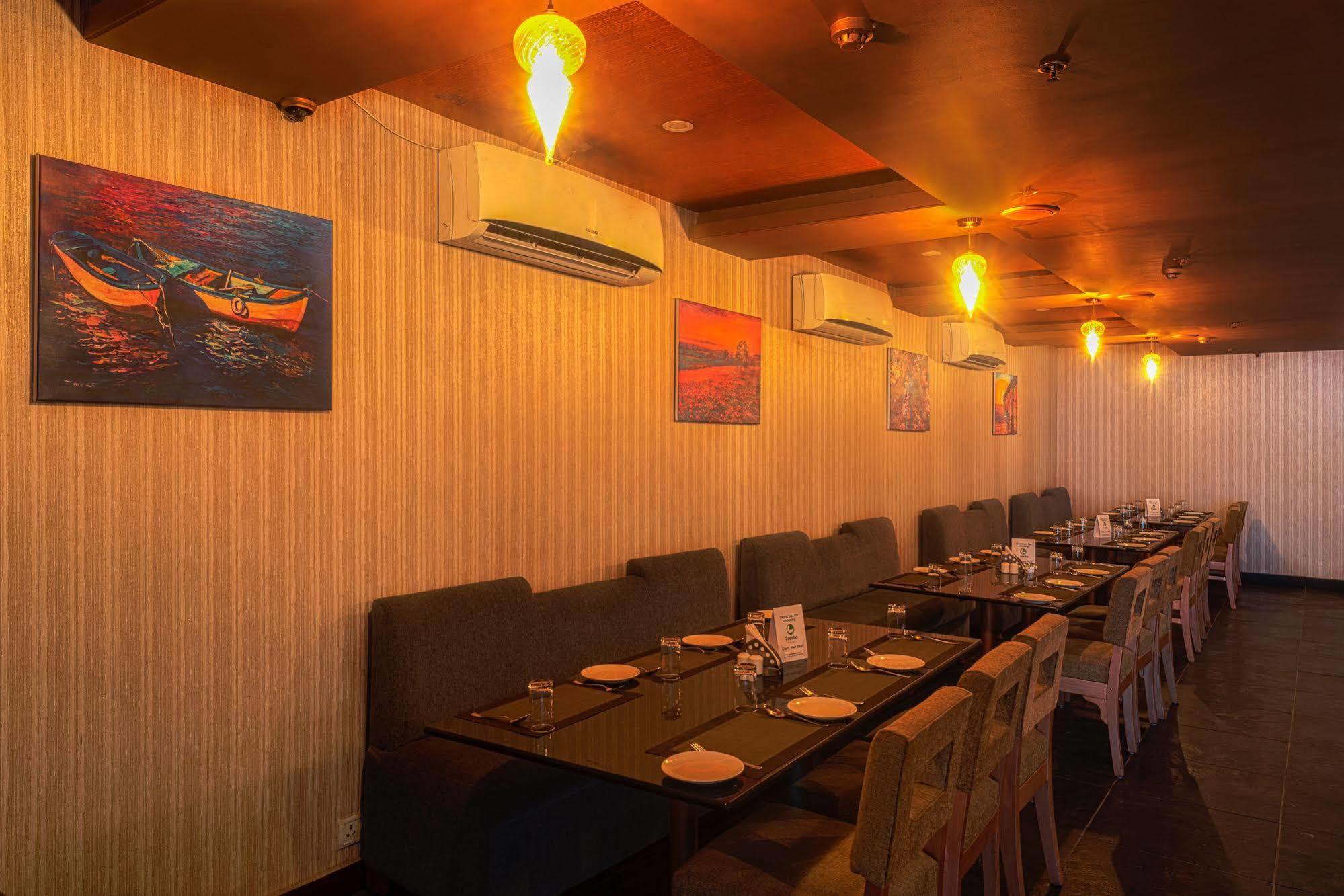 Treebo Trend Grand Plaza Nampally Hyderabad Ngoại thất bức ảnh